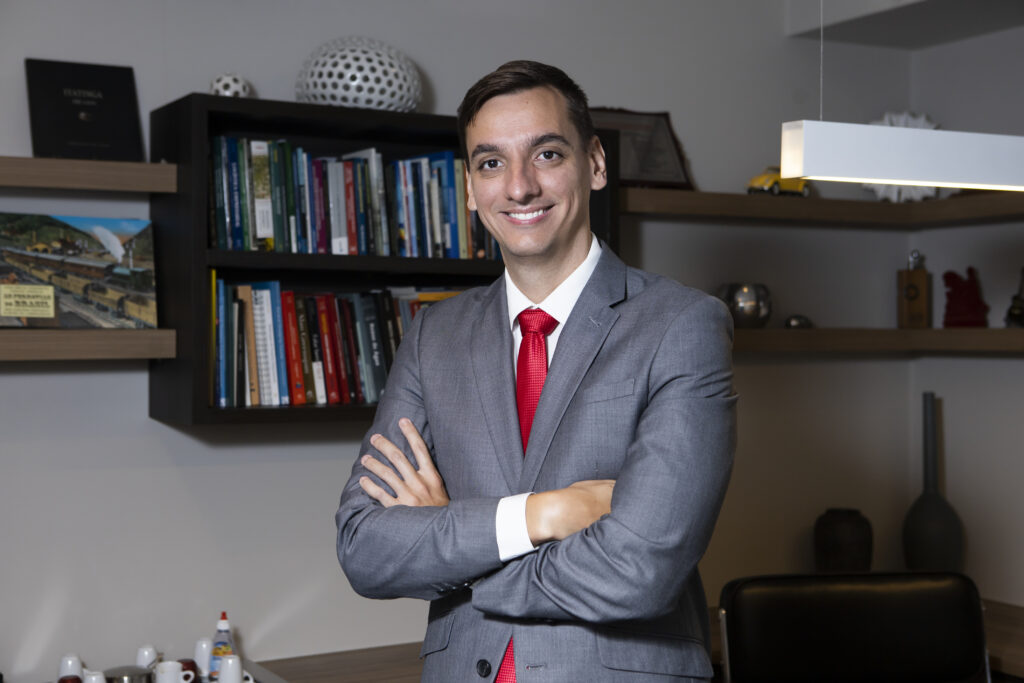 Foto corporativa de Ivam Jardim, consultor da Agência Porto, clicada por Aluana Cortezini